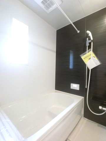 江北町惣領分　3号棟の浴室|1日の疲れがとれる、ゆったりとしたバスルーム。便利な浴室乾燥暖房機を完備。