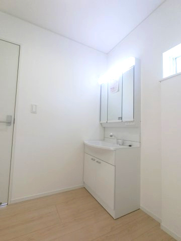 江北町惣領分　3号棟の洗面所|広くて使いやすい洗面ルーム。朝もゆとりをもって準備できます♪