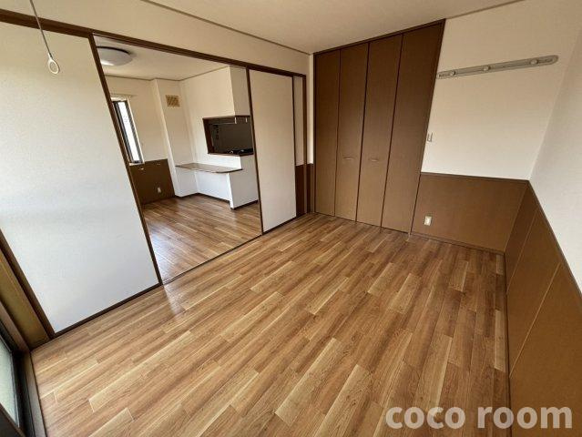 クレイドル青木Aの洋室