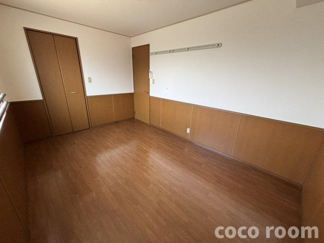 クレイドル青木Aの洋室