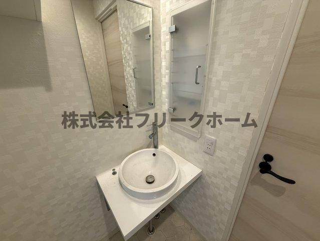 武蔵野市吉祥寺南町２丁目のアパートの独立洗面台