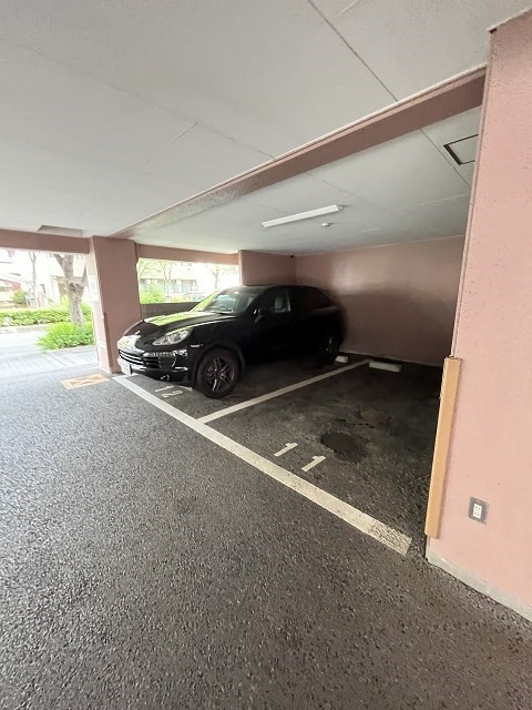 アベリア壱番館の駐車場|駐車スペースもあります
