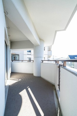 【バルコニー】 | ユーハイム春日レイクサイド | 落ち着いた時間を過ごせるバルコニーです