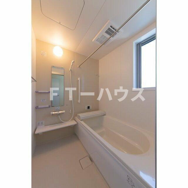 Ｋｏｌｅｔ二和向台＃１２の浴室