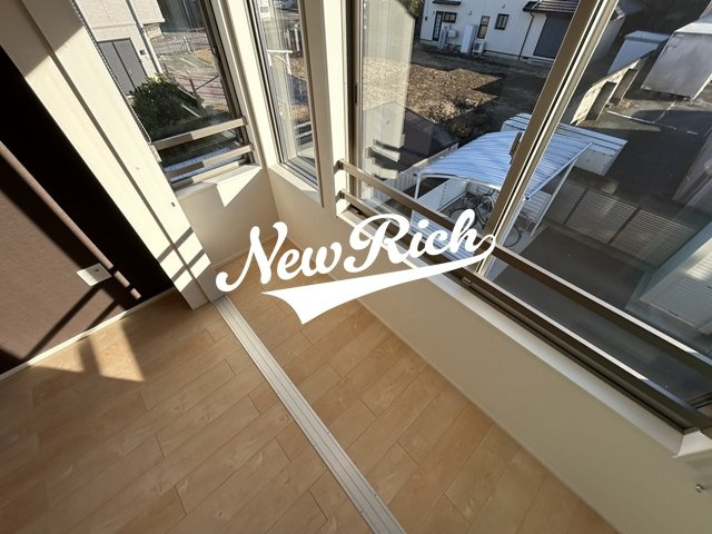 伊勢崎市茂呂町２丁目のアパートのバルコニー