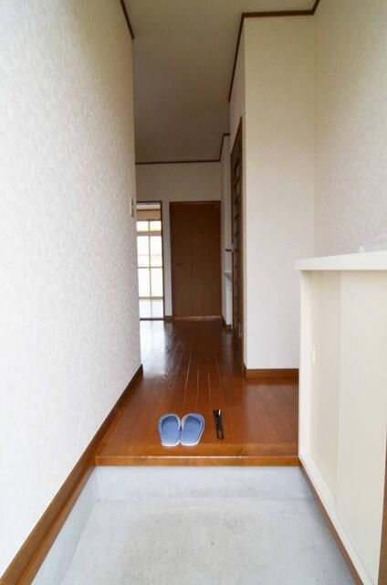 伊勢原市東大竹のアパートの玄関