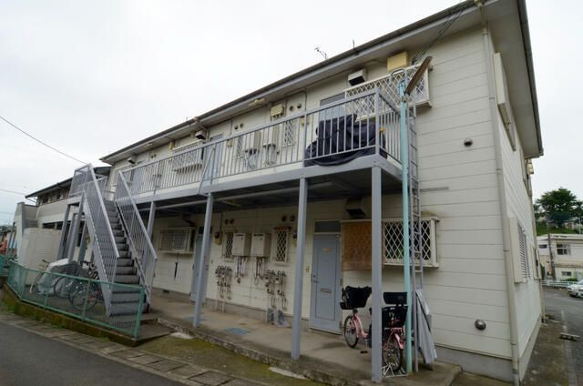 伊勢原市東大竹のアパートの外観