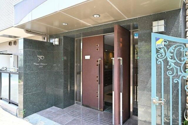 プラネット市ヶ谷のエントランス