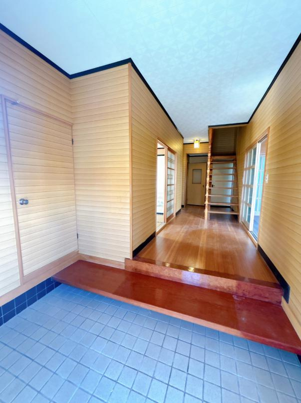 ひたちなか市殿山町2丁目　中古戸建の玄関