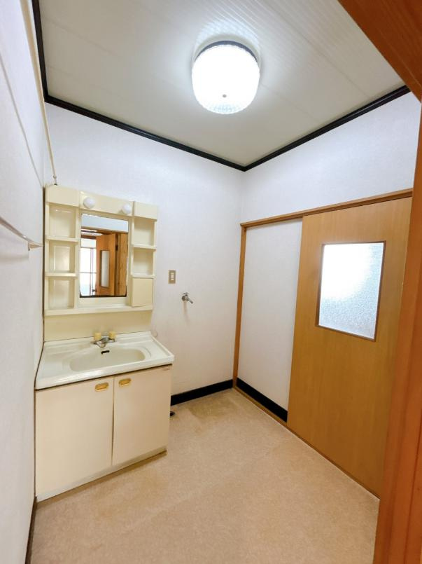 ひたちなか市殿山町2丁目　中古戸建の独立洗面台