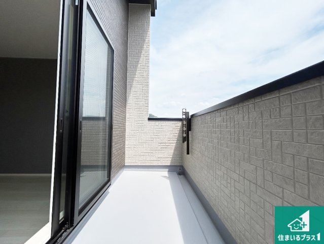 ●橿原市新賀町　第1期　新築一戸建てのバルコニー|日当たりのよいバルコニー！お部屋が開放的に！