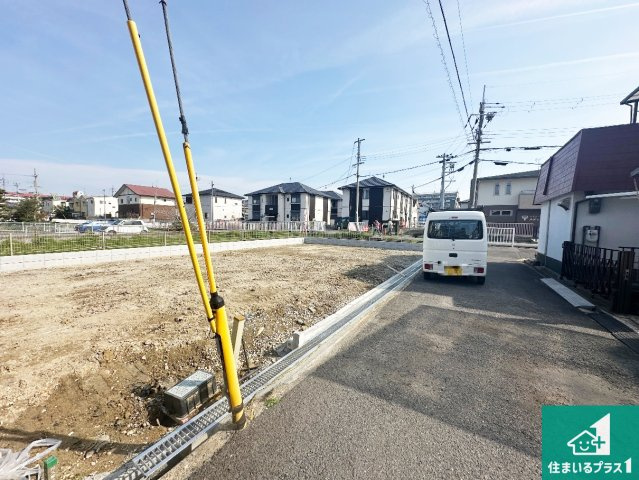 9(土)10(日)現地説明会　橿原市新賀町　の前面道路含む現地写真|駅やスーパー、小学校・中学校等日常生活に欠かせない情報や道のりもご紹介いたしますのでお気軽にご相談ください。