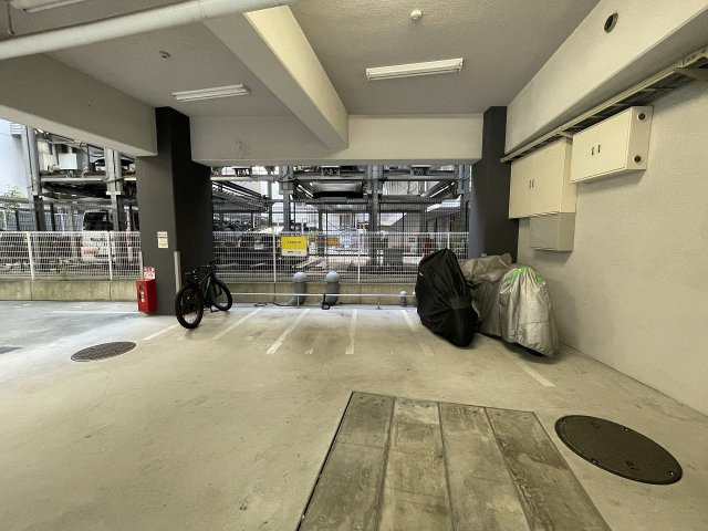 アフルエンス難波の駐車場