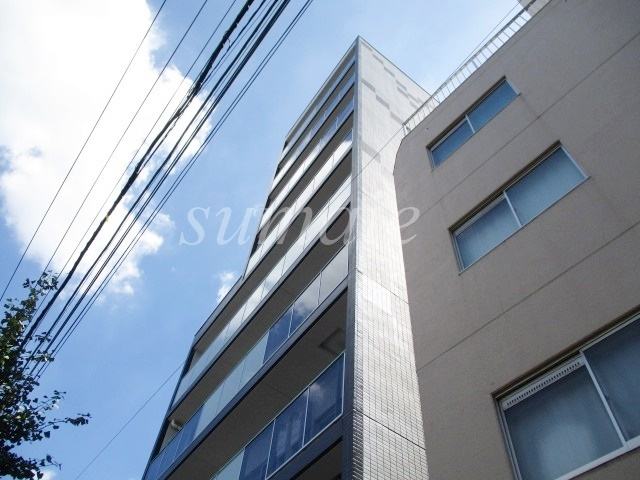 リライア十条の外観|鉄筋コンクリート9階建てです。