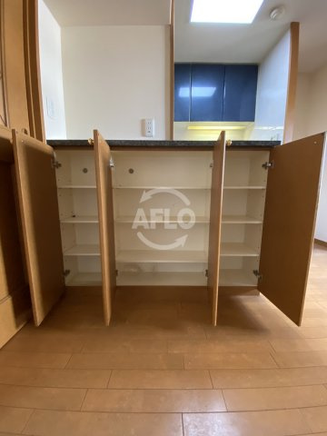 リーガル靭公園北のキッチン|リーガル靭公園北　キッチン裏収納