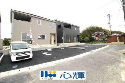 【前面道路含む現地写真】 | クレイドルガーデン山口市阿知須　第９（２号棟） | コミュニティー以外の方々の出入りも少なく、お車の出し入れも楽々です。
