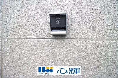 【設備】 | クレイドルガーデン山口市阿知須　第９（２号棟） | EV充電用ソケットです。
注．使用開始に当たっては事前に電気工事が別途必要となります。
