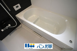 【浴室】 | クレイドルガーデン山口市阿知須　第９（２号棟） | 疲れを癒す場所にふさわしい快適で清潔な空間で、心も体もオフになるリラックスタイムをお楽しみ下さい。