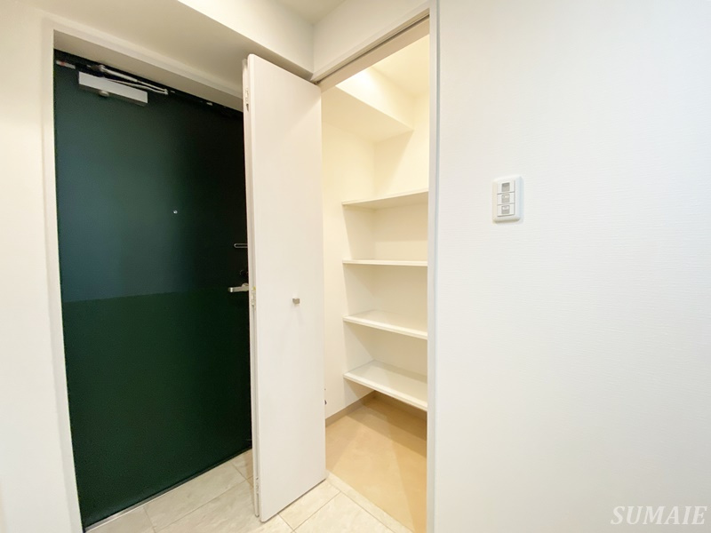ロイヤルパークス新田の収納|シューズインクローゼットです☆