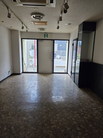 千葉市中央区登戸１丁目の店舗事務所のロビー
