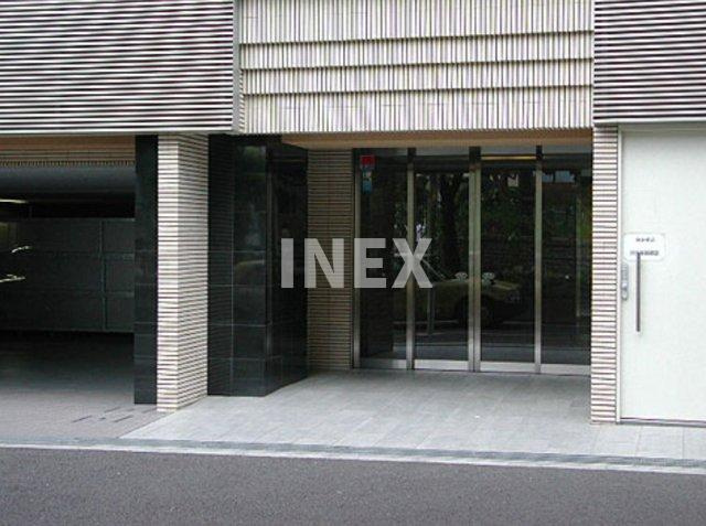 横浜市中区蓬莱町３丁目の賃貸マンションのエントランス