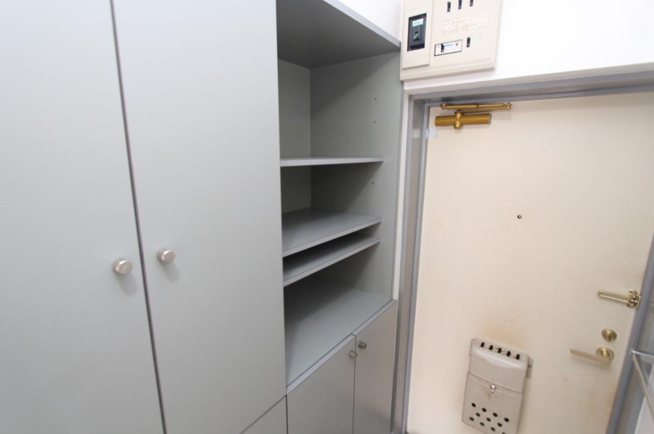 愛知県北名古屋市1棟不動産投資用売りマンション【サンビーム西春】の玄関