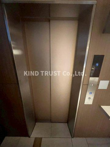 コンフォリア新梅田の玄関|明るい玄関です