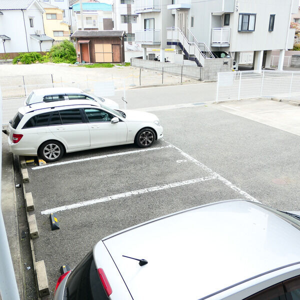 ＹＫハイツ大久保の駐車場