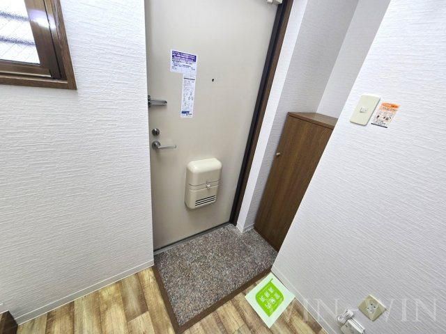 サンライズ羽根井本町の玄関