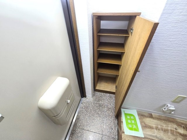サンライズ羽根井本町の玄関