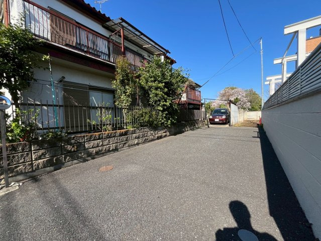 杉並区井草5丁目　建築条件付き売地の前面道路含む現地写真|2026.04.03撮影

現地ご見学希望・資料請求などお気軽にお問い合わせ下さい！
03-5990-5201