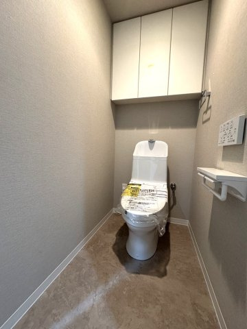 アルファライフ博多のトイレ|縦型トイレはお掃除などお手入れがしやすく常に清潔に保ちやすいですよ♪
