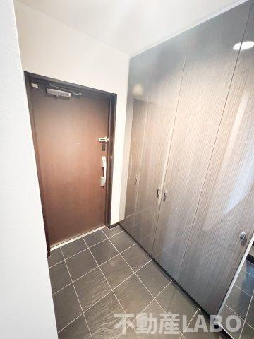 アルグラッド ザ・タワー心斎橋の玄関