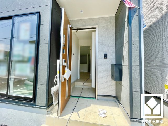 伏見区羽束師菱川町　第1　2号棟の玄関