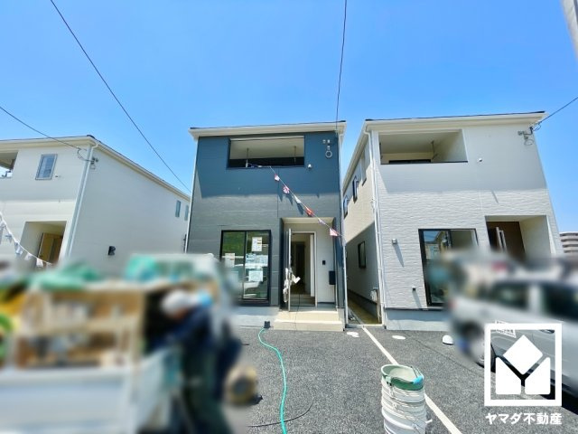 伏見区羽束師菱川町　第1　2号棟の前面道路含む現地写真