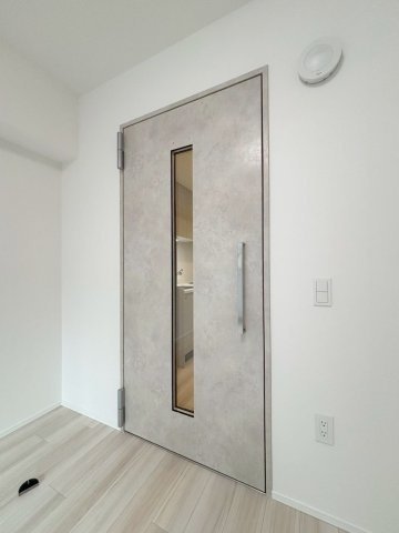 「防音マンション」ジェイグランコート中野の内装|扉自体もスチールドア（鋼製！）ドア枠に『マグネット』も内蔵