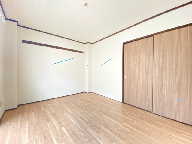 上穂ハイツの洋室