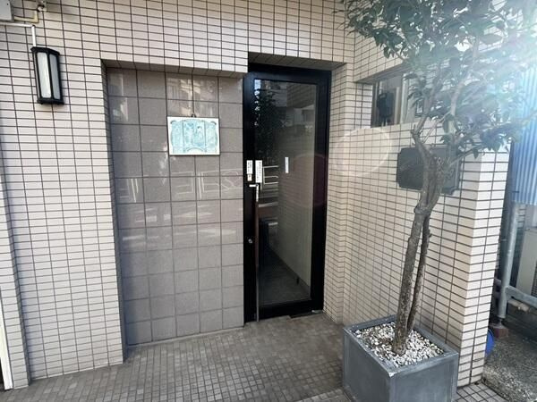 メゾンタカクラのエントランス