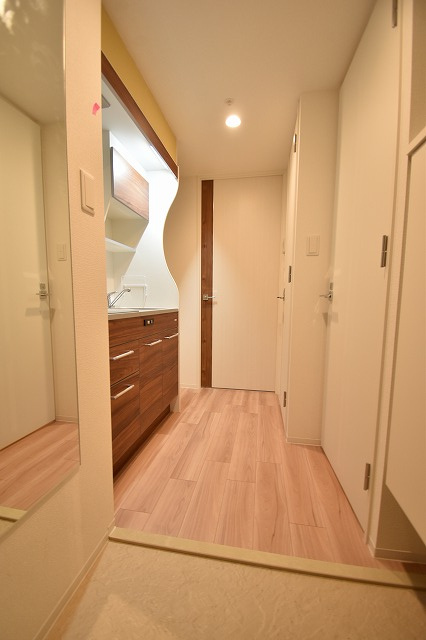 ラシーヌ瓦屋町の玄関