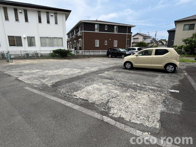 メゾンポレールの駐車場