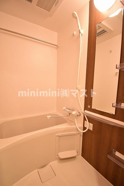ラシーヌ瓦屋町の浴室