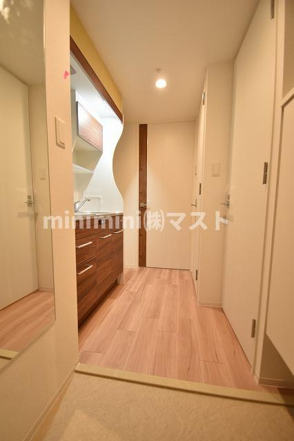 ラシーヌ瓦屋町の玄関