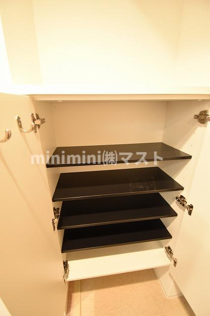 ラシーヌ瓦屋町の玄関