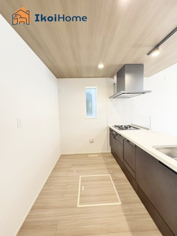 神戸市西区伊川谷町潤和25-1期　全2棟1号棟　新築戸建のキッチン|【ホームページに現地動画掲載中】●年中無休：当日予約可●食洗機付きのキッチンになります。