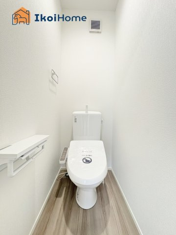 神戸市西区伊川谷町潤和25-1期　全2棟1号棟　新築戸建のトイレ|【ホームページに現地動画掲載中】●年中無休：当日予約可●トイレが2か所あるので夜中も楽ちん。