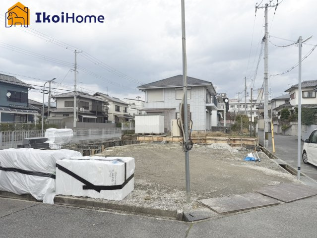 神戸市西区伊川谷町潤和25-1期　全2棟1号棟　新築戸建の外観|三方道路で陽当り良好！人気の角地物件です！オシャレな外観と外装のお家完成予定です！工事状況随時更新！