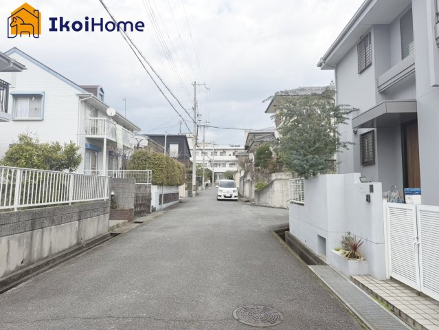 神戸市西区伊川谷町潤和25-1期　全2棟1号棟　新築戸建の前面道路含む現地写真|～ご見学に関して～平日や夜間でもご案内可能。決まったお時間で身動きが取れない方も臨機応変に対応します