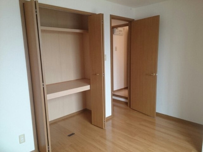 【内装】 | エテルナ・ウエール | 明るい色調の室内です