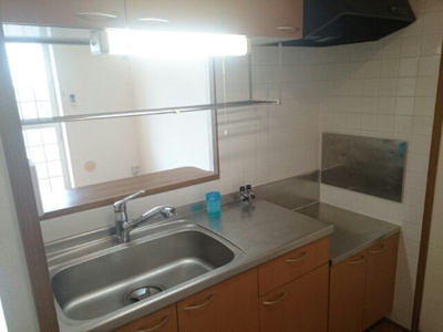 【キッチン】 | エテルナ・ウエール | コンパクトなキッチンで掃除もラクラク