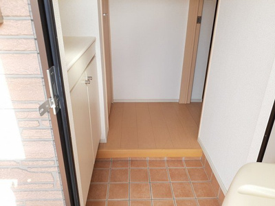 【玄関】 | アンソレイエ飾磨　Ⅱ番館 | 明るい玄関です